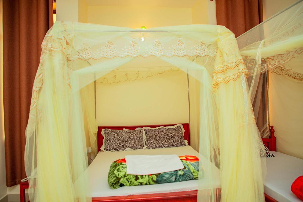 Africa Natural Tours - Kilimanjaro White House Hotel Moshi Esterno foto