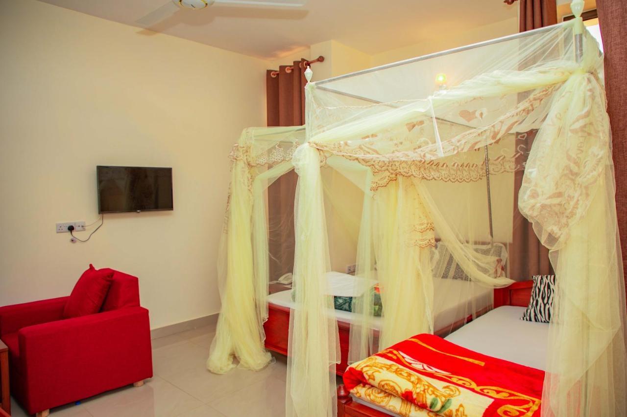 Africa Natural Tours - Kilimanjaro White House Hotel Moshi Esterno foto