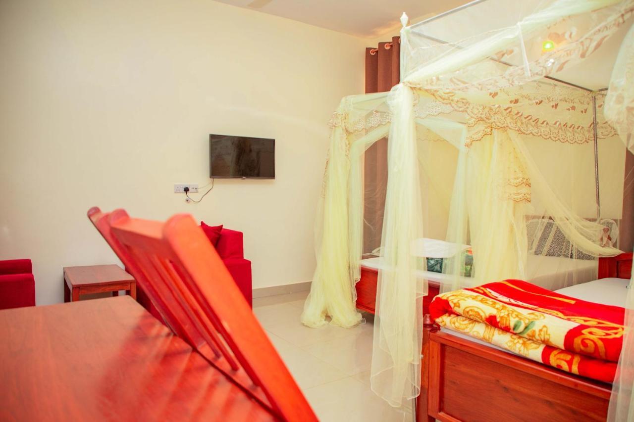 Africa Natural Tours - Kilimanjaro White House Hotel Moshi Esterno foto