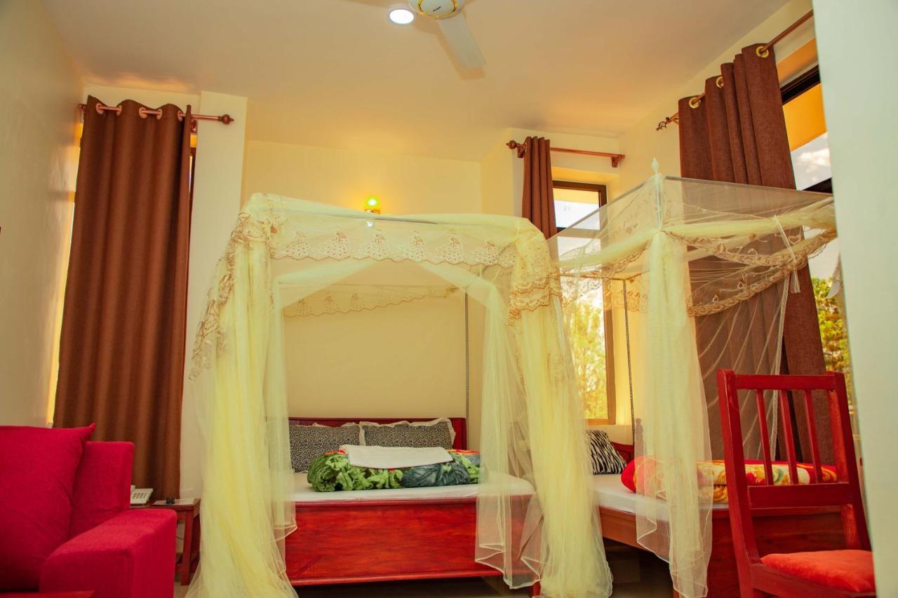 Africa Natural Tours - Kilimanjaro White House Hotel Moshi Esterno foto