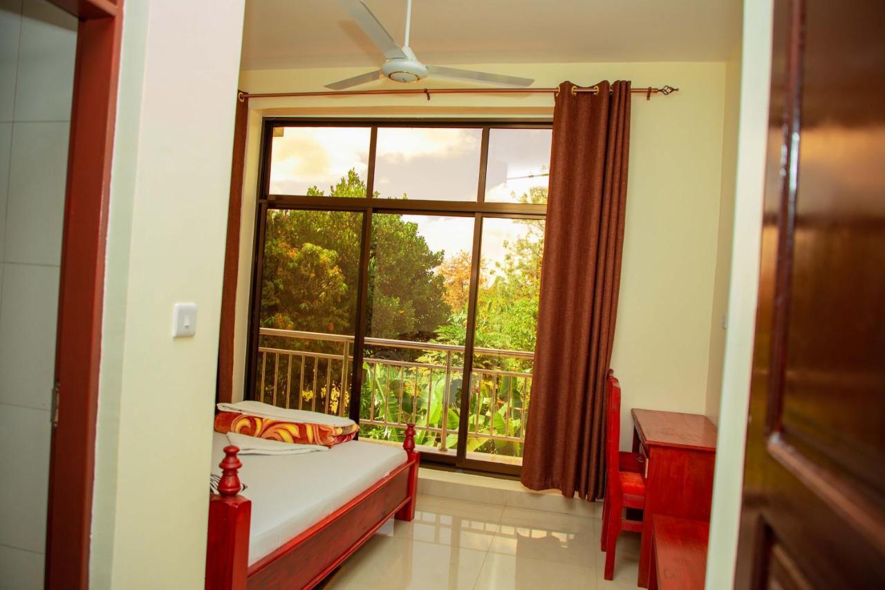 Africa Natural Tours - Kilimanjaro White House Hotel Moshi Esterno foto