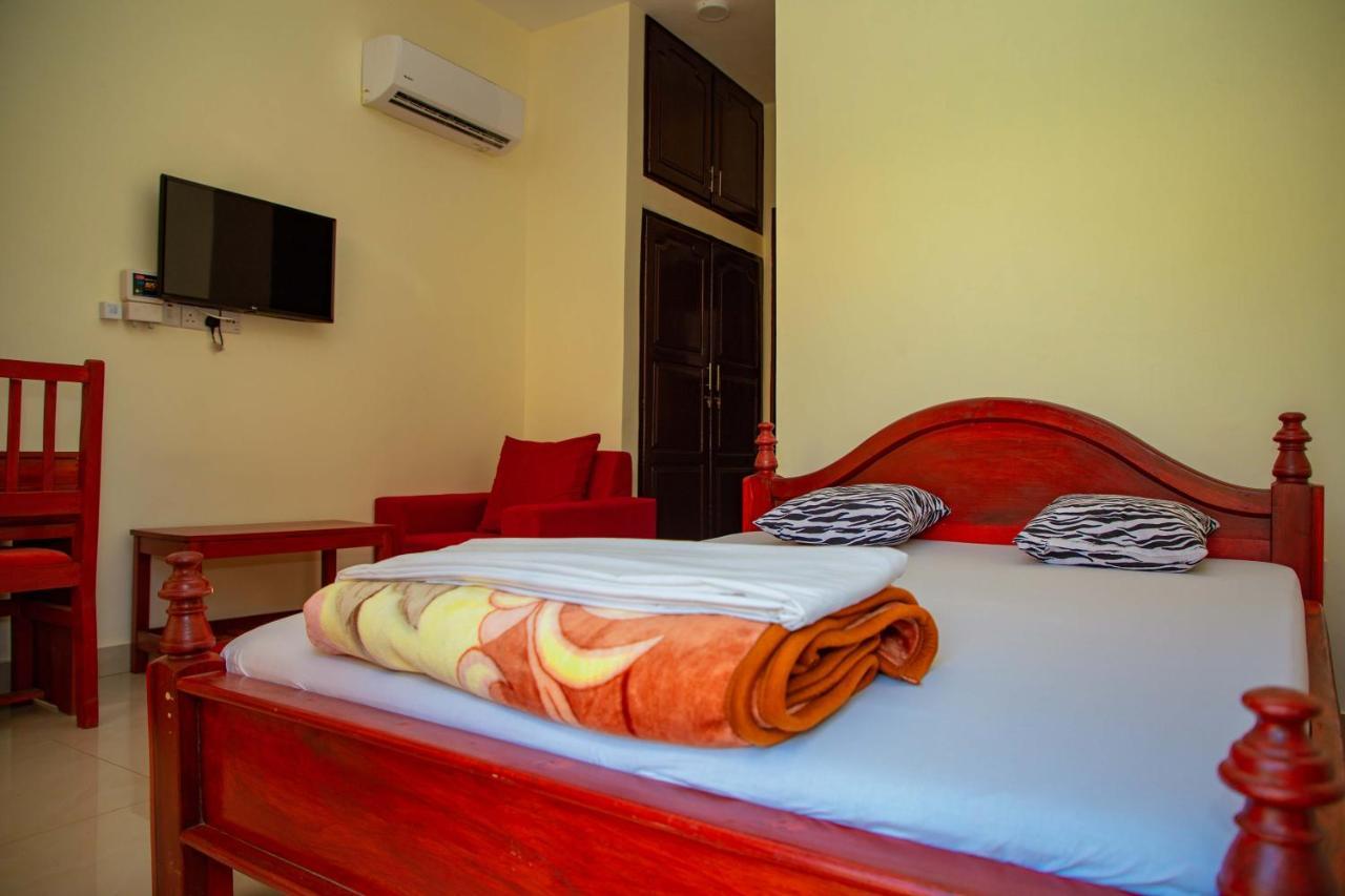 Africa Natural Tours - Kilimanjaro White House Hotel Moshi Esterno foto