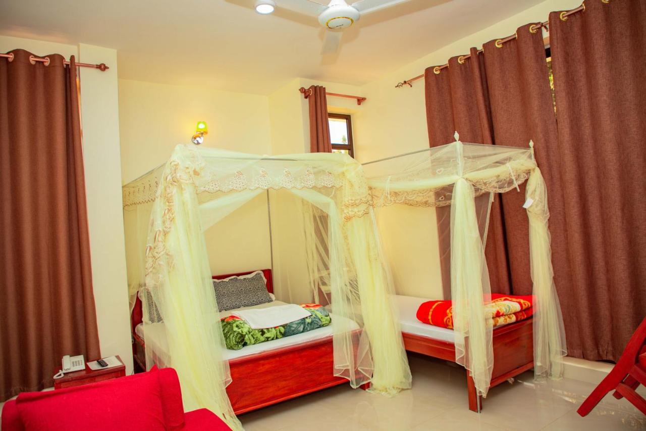 Africa Natural Tours - Kilimanjaro White House Hotel Moshi Esterno foto