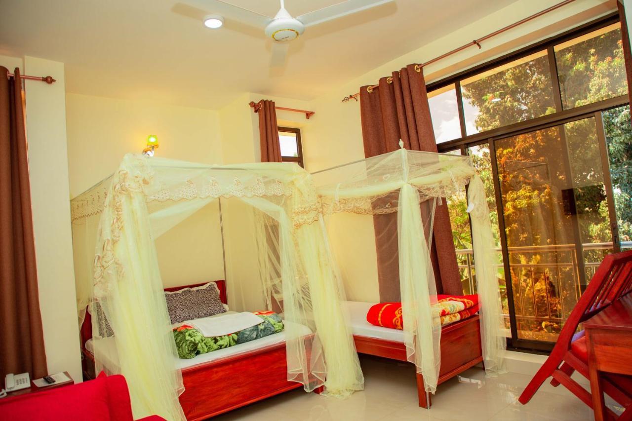 Africa Natural Tours - Kilimanjaro White House Hotel Moshi Esterno foto