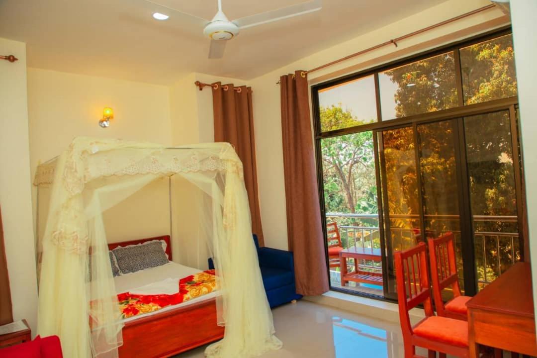 Africa Natural Tours - Kilimanjaro White House Hotel Moshi Esterno foto