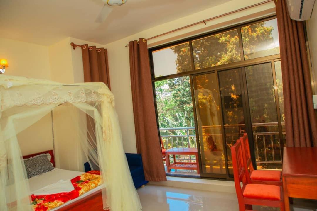 Africa Natural Tours - Kilimanjaro White House Hotel Moshi Esterno foto
