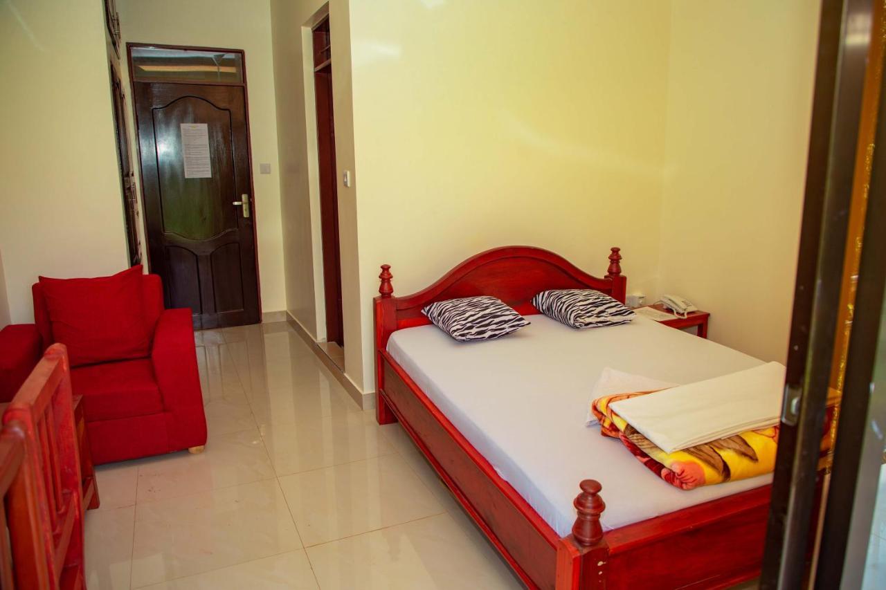 Africa Natural Tours - Kilimanjaro White House Hotel Moshi Esterno foto