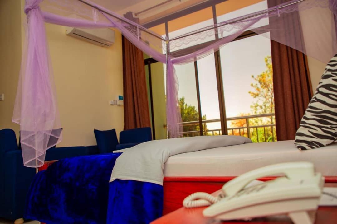 Africa Natural Tours - Kilimanjaro White House Hotel Moshi Esterno foto