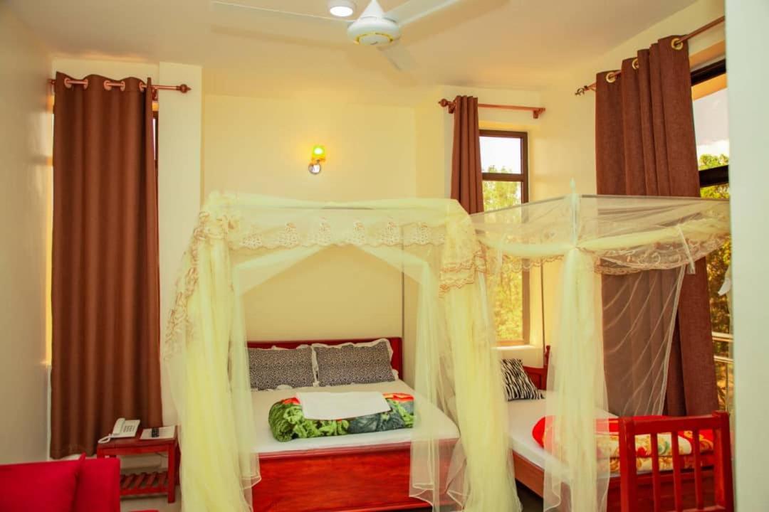 Africa Natural Tours - Kilimanjaro White House Hotel Moshi Esterno foto
