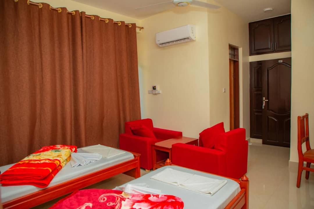 Africa Natural Tours - Kilimanjaro White House Hotel Moshi Esterno foto