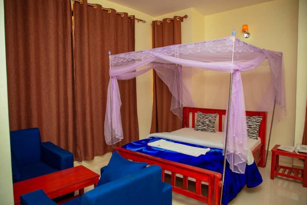 Africa Natural Tours - Kilimanjaro White House Hotel Moshi Esterno foto