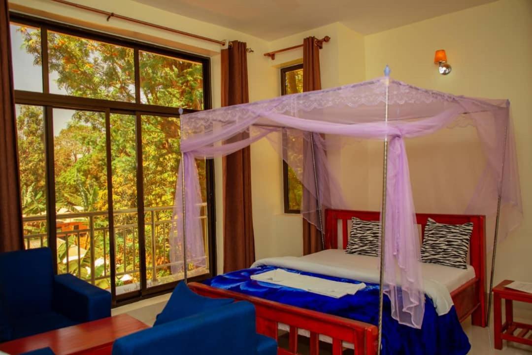 Africa Natural Tours - Kilimanjaro White House Hotel Moshi Esterno foto