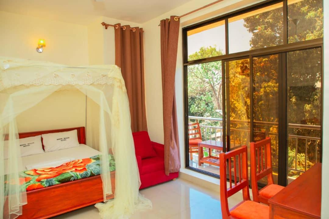 Africa Natural Tours - Kilimanjaro White House Hotel Moshi Esterno foto