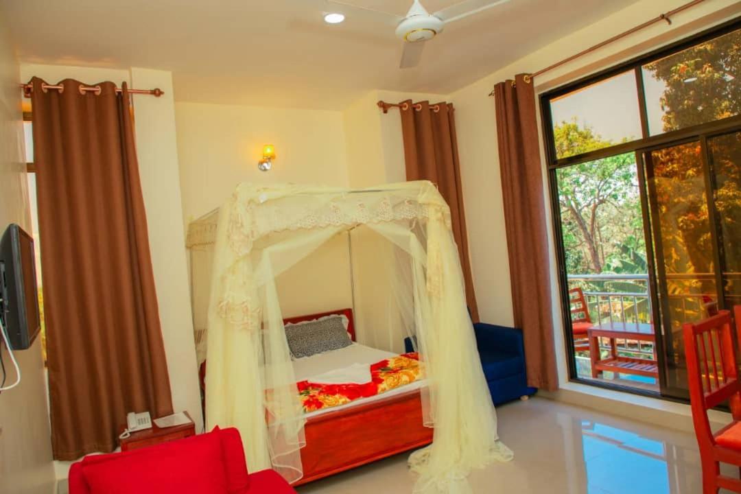 Africa Natural Tours - Kilimanjaro White House Hotel Moshi Esterno foto