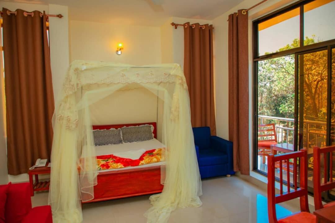 Africa Natural Tours - Kilimanjaro White House Hotel Moshi Esterno foto