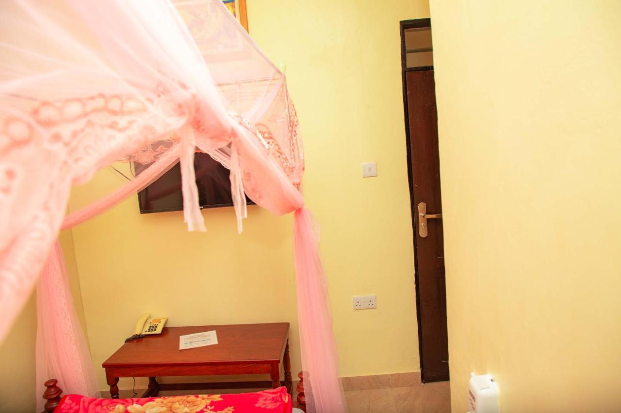 Africa Natural Tours - Kilimanjaro White House Hotel Moshi Esterno foto