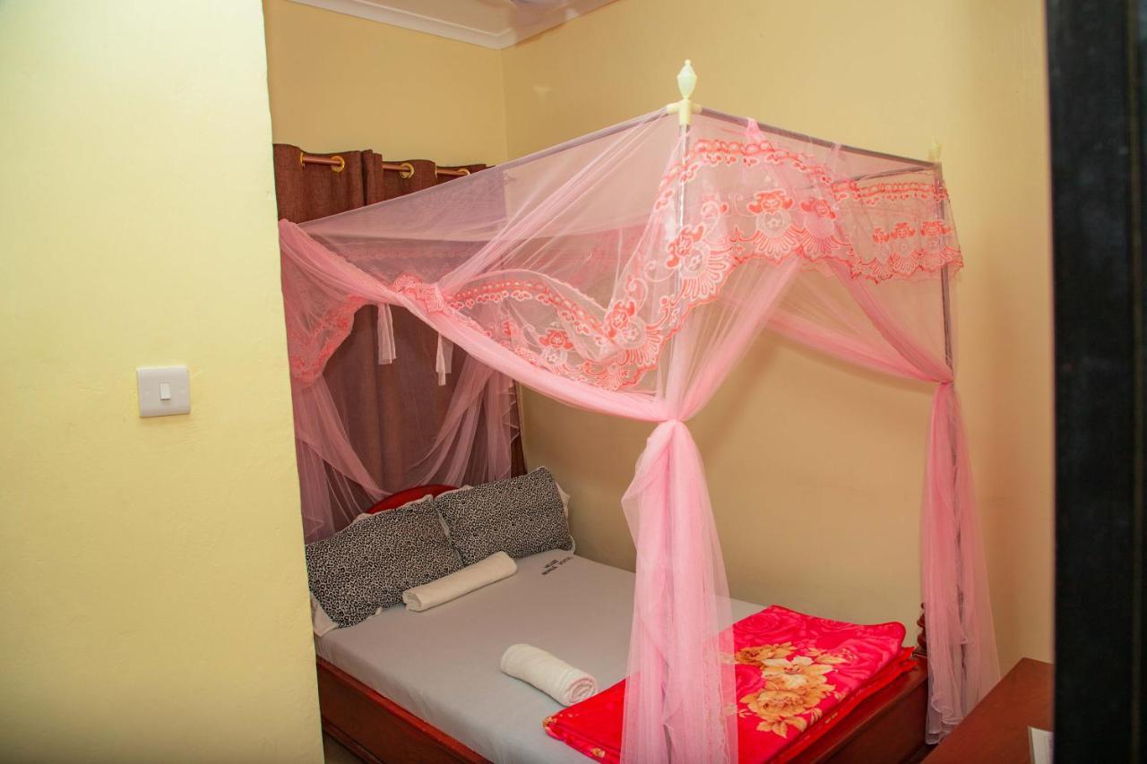 Africa Natural Tours - Kilimanjaro White House Hotel Moshi Esterno foto