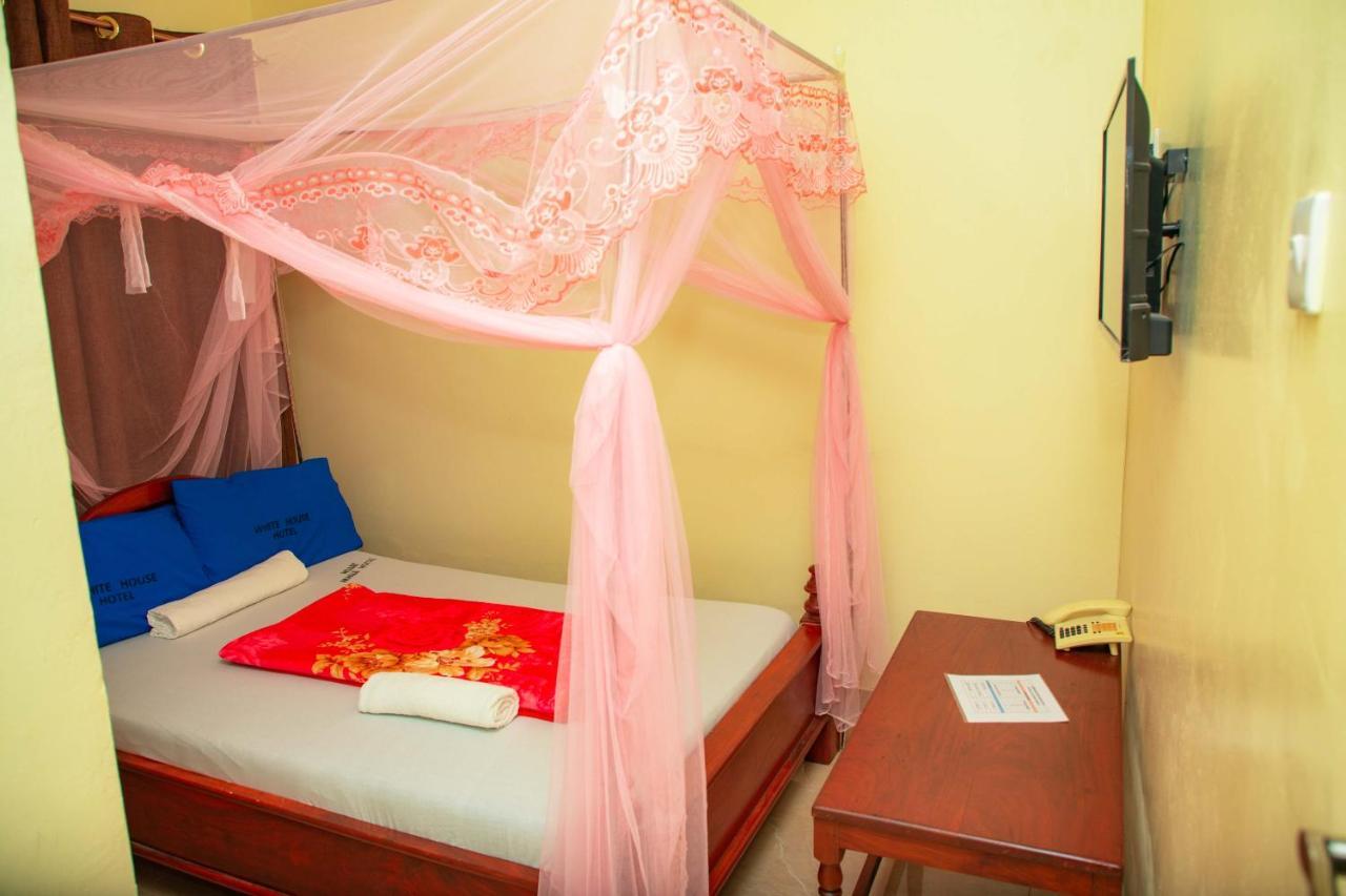 Africa Natural Tours - Kilimanjaro White House Hotel Moshi Esterno foto