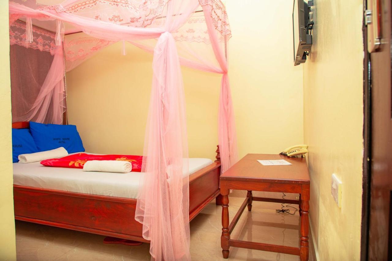 Africa Natural Tours - Kilimanjaro White House Hotel Moshi Esterno foto