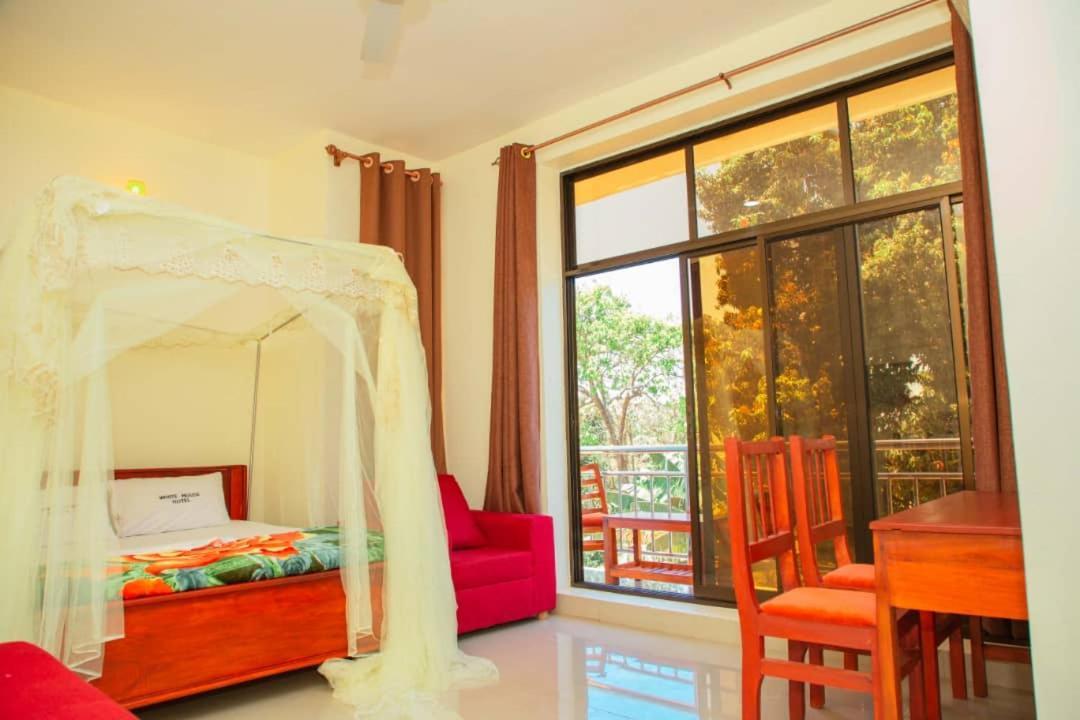 Africa Natural Tours - Kilimanjaro White House Hotel Moshi Esterno foto