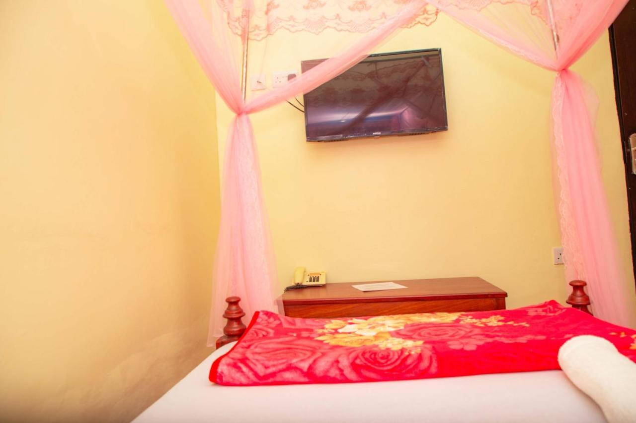 Africa Natural Tours - Kilimanjaro White House Hotel Moshi Esterno foto